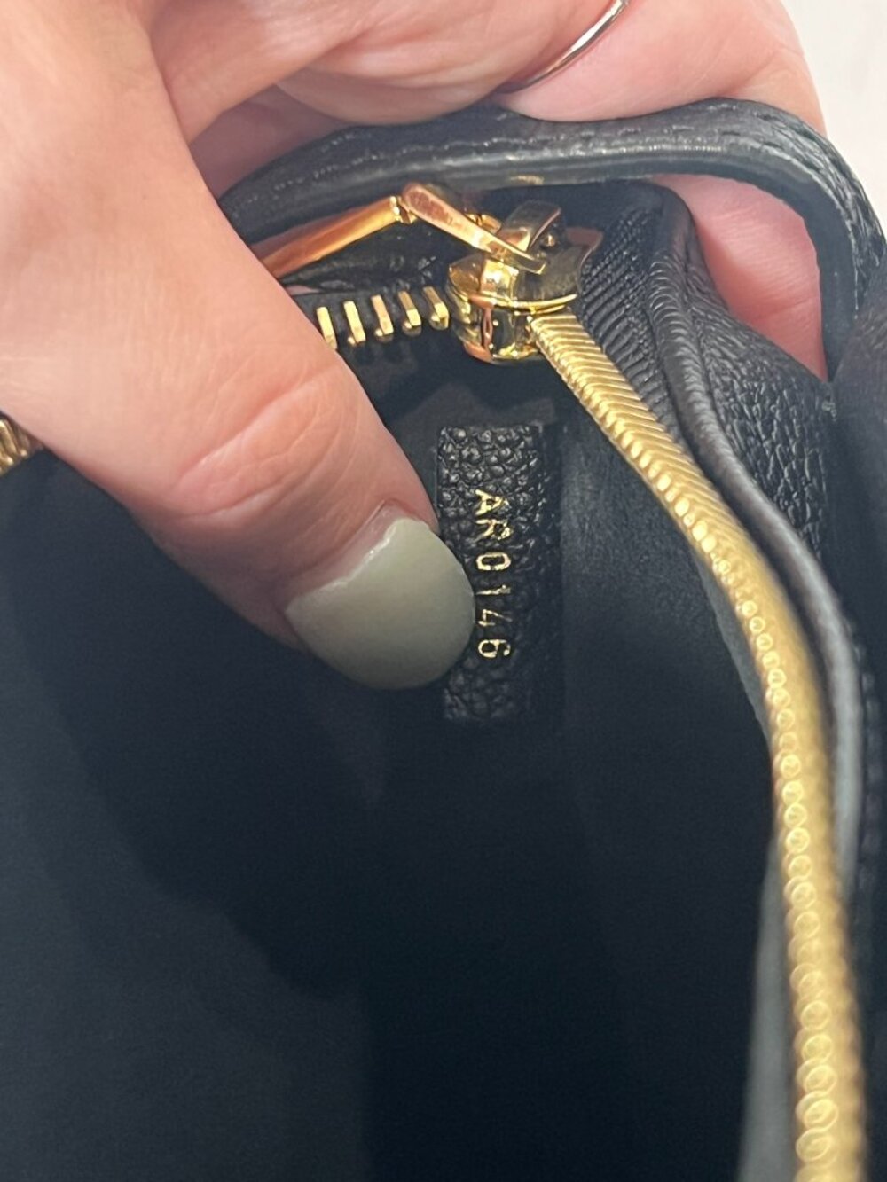 $1440 Louis Vuitton Black Embossed Empreinte Twice Leather Crossbody Bag - Picture 11 of 12
